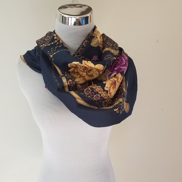 Liz Sinclair Floral Scarf - Picture 4 of 8